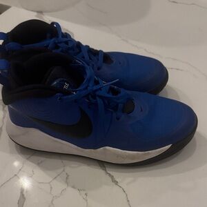 Nike Kids Blue and Black Team Hustle Sneakers